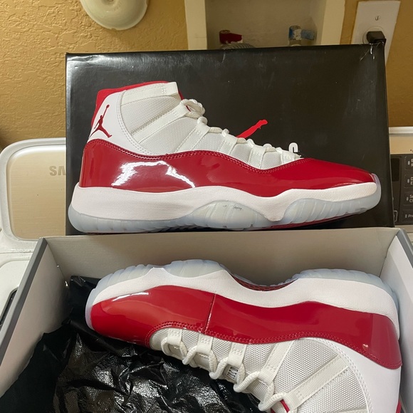 Air Jordan 11 Cherry size 9 main image 6